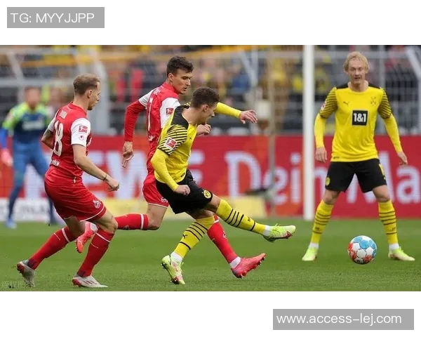 中超精彩对决多特蒙德与曼联激战成平乌龙球引发全场热烈反响